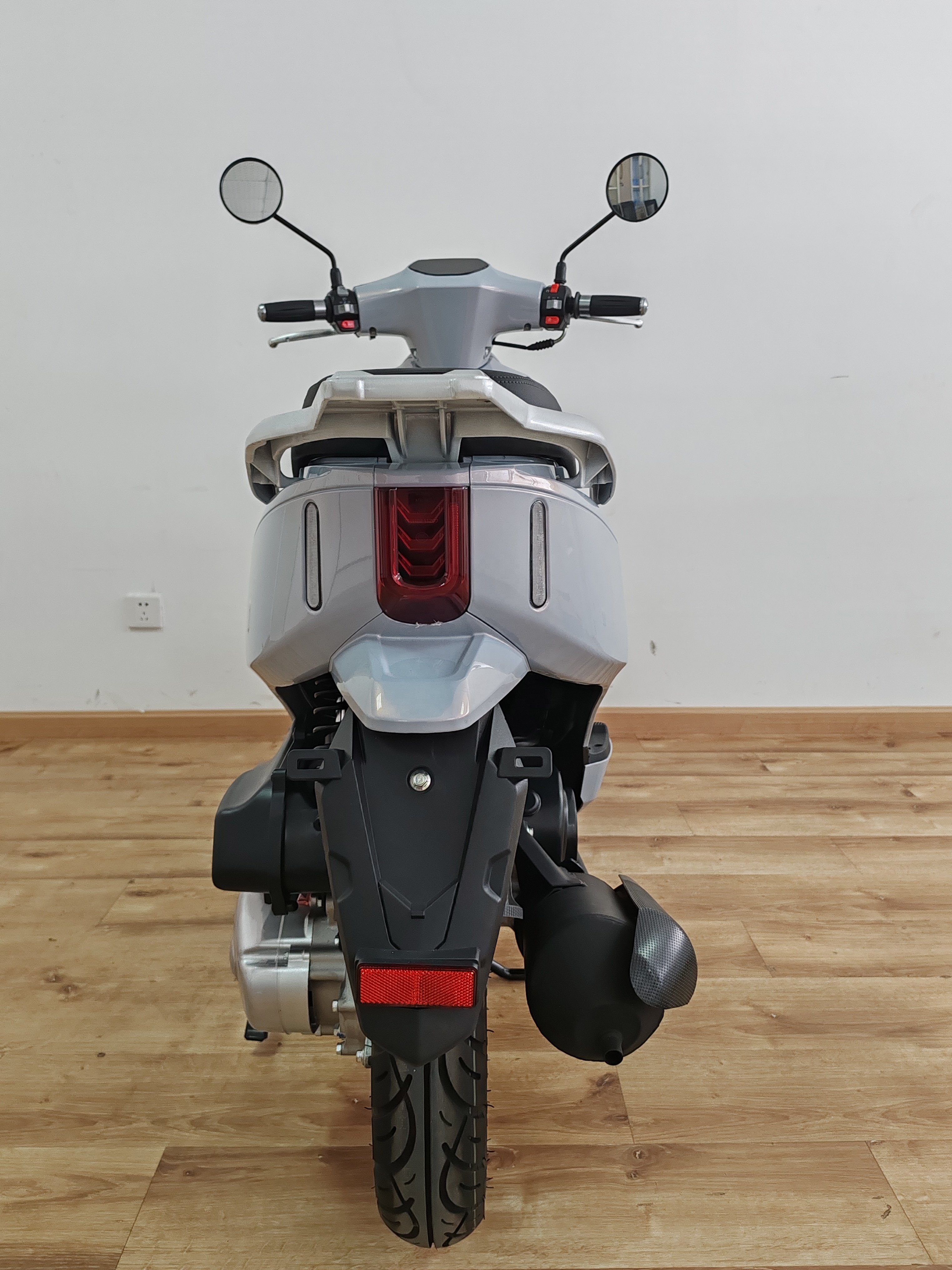 Factory Direct Sale Promotional Gas Powered Gas Scooters 125CC Scooter Gasoline Scooter Adult